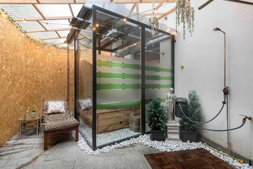 Miami Lovely Romantic Garden Apartment With Whirlpool Praha Česká republika