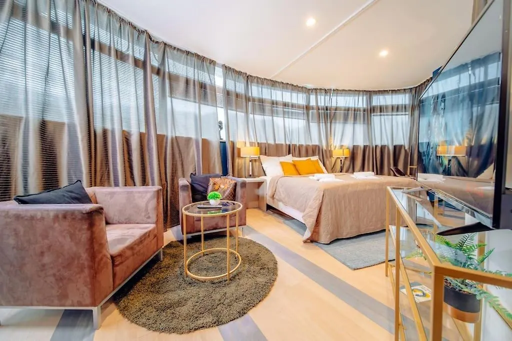 Miami Lovely Romantic Garden Apartment With Whirlpool Prague Czech Republic